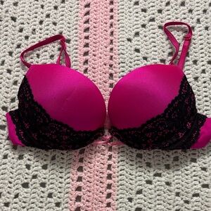 Victoria’s Secret Miraculous 32A Plunge Black Lace Bra Satin Sexy Push Up 8/2011